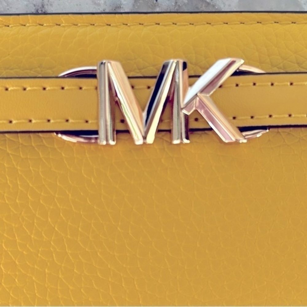 Michael Kors Large Reed Leather Snap Wallet - Picture 2 of 10